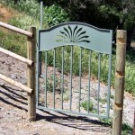 Matching horse gate
